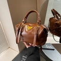 Vintage braune glänzende Bowling Tasche mit goldenem Logo und Doppelgriffen - Braun