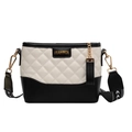Bolso bandolera acolchado de lujo en blanco y negro con una correa ancha ajustable - Blanco Roto