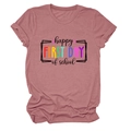 Dettaglio della stampa Happy First Day of School su una t-shirt rosa in cotone a maniche corte - Taglia S / Top / Oro rosa