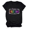 Dettaglio della stampa happy first day of school su una t-shirt nera a maniche corte - Taglia S / Top / Nero