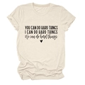 Dettaglio di citazioni ispiratrici e stampa a cuore su t-shirt in cotone beige girocollo - S / Sabbia (Font Nero)