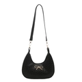 Bolso de hombro de media luna tejido negro con hebilla de lazo dorado elegante - Negro