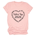 Détail de l'imprimé cœur Sisters' Trip 2026 sur un t-shirt en coton rose à manches courtes - Rose (Imprimé Noir)