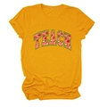 Dettaglio maglietta giallo senape con scritta TEACH e motivo floreale con fragole - S / Giallo Senape