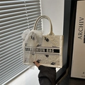 Grand sac cabas blanc avec broderie rose noire, nœud en dentelle et sangle mode - Blanc