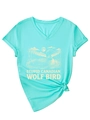 Dettaglio della t-shirt scollo a V verde menta con stampa wolf bird e nodo - S / Verde Menta