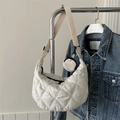 Borsa hobo beige trapuntata con portamonete coordinato e tracolla in tessuto su gancio - Bianco