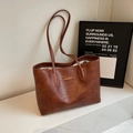 Brown large capacity tote bag with vintage texture and long shoulder straps - Brown