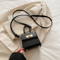 Mini sac à main noir en cuir gaufré crocodile avec fermoir doré et bandoulière - Noir