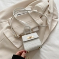 Mini sac à main blanc motif croco avec fermoir doré et bandoulière pour femmes - Blanc