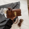 Sac baguette vintage en cuir marron foncé avec bandoulière nouée et fermoir doré - Marron