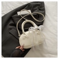 Chic cream-white crossbody bag featuring a relief bow handle and elegant lace ribbon - White With Pendant