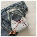 Süße hellblaue Waffel-Handtasche mit roten Schleifen und einem Herz-Metallanhänger - Hellblau