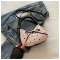 Rosa Handtasche aus Bubble-Stoff mit schwarzen Schleifen und Herzanhänger für Damen - Rosa