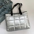 Elegante borsa tote trapuntata argento con manici neri per il pendolarismo quotidiano - Argento