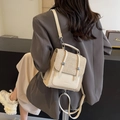 Elegante zaino in paglia beige da donna con finiture in pelle e spalline versatili - Bianco Sporco