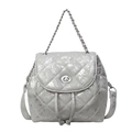 Moderner silberner gesteppter Mini-Rucksack mit Metallic-Finish und Ketten griff - Meliertes Silber