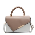 Borsa a tracolla beige e bianca con manico intrecciato e chiusura in metallo oro - Kaki