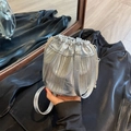 Silberne Fransen-Beuteltasche mit Metallketten und verstellbarem Riemen für Partys - Silber