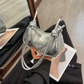 Borsa a catena argento metallizzato con ciondoli di perle e manico a nodo alla moda - Argento