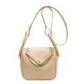 Beigefarbene Beuteltasche aus Leder mit Lychee-Muster, Doppelreißverschluss und Drehverschluss - Khaki