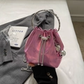 Roze metallic bucket bag met glinsterende strass handgreep en zilveren ketting - Metaalroze
