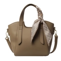 Damen Henkeltasche aus Leder in Karamellbraun mit Seidenschal und abnehmbarem Gurt - Khaki