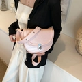 Sacoche rose pour femme à relief crocodile avec bandoulière réglable et boucle en métal argenté - Rose