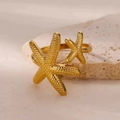 Verstellbarer goldener Seestern Ring mit maritimer Textur auf Natursteinbasis - Goldener Seestern-Stil (F2035)