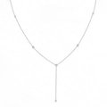 Dettaglio di una collana a Y minimalista con cinque zirconi incastonati a castone - Stile Y Argento (F2662) / Argento