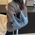 Vintage dunkelblaue große Ledertasche im Used-Look mit metallischen Reißverschluss-Details - Denim-Blau