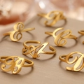Anillo ajustable de acero inoxidable dorado con diseño minimalista de letras del alfabeto - Letra A / Dorado