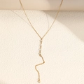 Collar largo en forma de Y bañado en oro de 18K con elegantes colgantes de circonita - Dorado (F389)