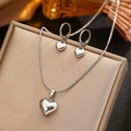 Set di gioielli in acciaio inossidabile con collana e orecchini a cuore lucido - Stile Cuore Argento (C9744)