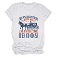 Détail d'un imprimé graphique de style vintage sur un t-shirt blanc à manches courtes - Blanc