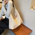 Borsa a secchiello minimalista in tela beige con tracolla larga in spazioso stile hobo - Beige