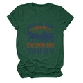 Détail d'un t-shirt vintage vert foncé avec graphique rétro de calèche des années 1900 - Vert Vintage