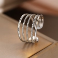 Bague ouverte argentée évidée multicouche avec textures martelées et perlées sur boîte - Style Multi-Couches Martelé Argent (F1826)