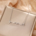 Zilveren ketting met mama letter hanger op satijnen sieradendoos als Moederdag cadeau - Zilveren Mama Stijl (F348) / Zilver