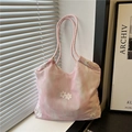 Roze tie-dye canvas draagtas met witte 3D bloemen borduurwerk voor een zomerse stijl - Roze