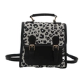 Mochila moderna con estampado de leopardo blanco y negro, detalles en cuero y hebillas oro - Negro