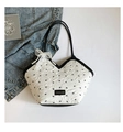 Bolso tote de jacquard blanco con lazos negros y elegante colgante de perlas y encaje - Con Ornamento / Blanco y Negro