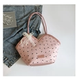 Bolso tote rosa con forma de corazón, estampados de lazos negros y perlas - Con Ornamento / Rosa