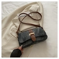 Sac sous le bras chic en daim gris foncé avec bandoulière cuir marron et boucle dorée - Noir