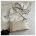 Bolso baguette minimalista en color blanco crema con correa ajustable y elegante - Blanco
