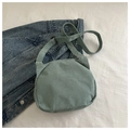 Bolso bandolera de pana verde menta con detalles de orejas y correa ajustable - verde claro