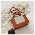 Detalle de costuras en contraste en el bolso tote de cuero marrón y lona beige - Marrón