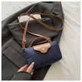 Französische Retro-Schultertasche in Dunkelblau mit braunen Lederakzenten - Blau