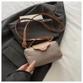 Französische Retro-Umhängetasche in Taupe und Braun mit goldenem Metallverschluss - Dunkelkhaki