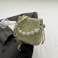 Sac seau matelassé vert menthe avec anse en perles et bandoulière réglable chic - Style Poignée Grandes Perles / Vert
